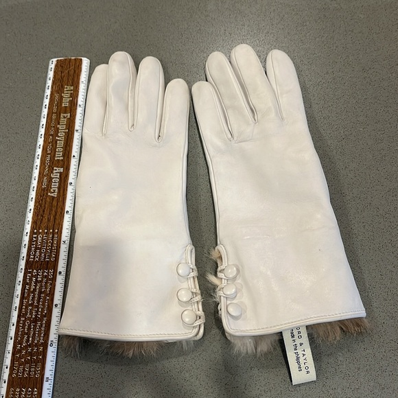 Vintage Leather Gloves - Picture 5 of 5